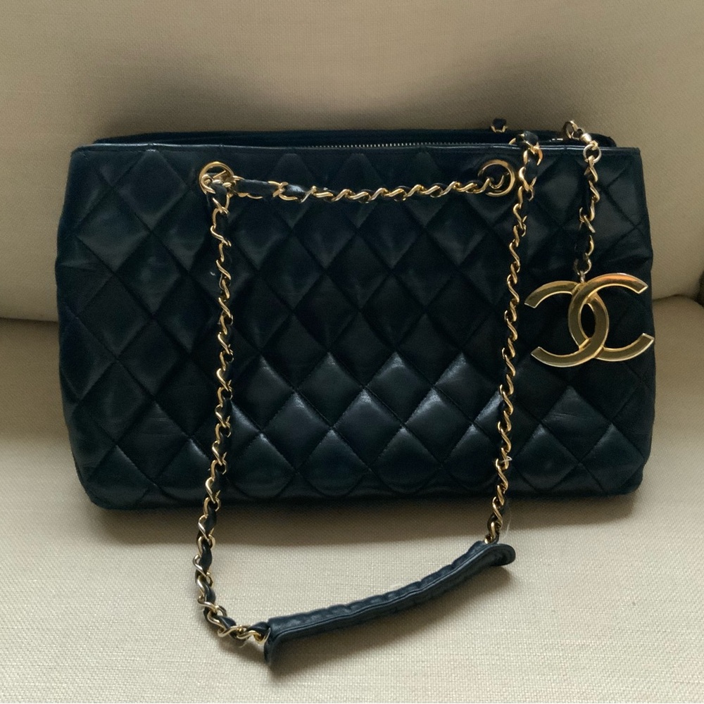 Chanel Black Quilted Shoulder Bag with Gold Chain